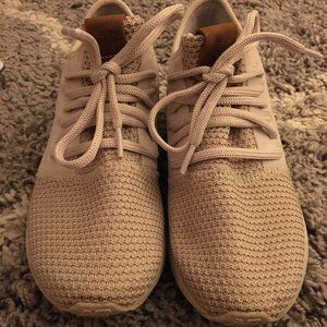 New Balance Tennis Shoes